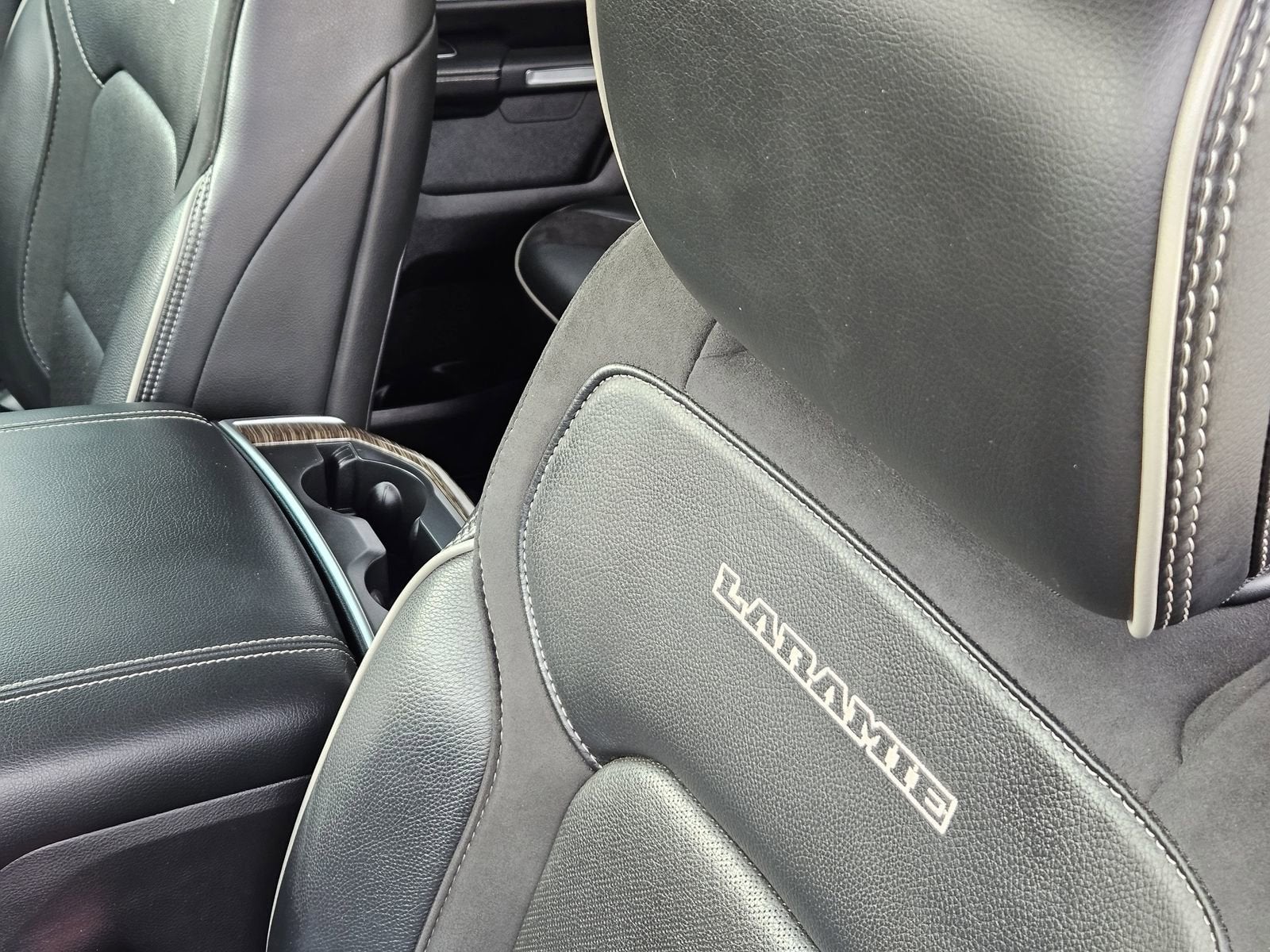 2019 RAM 1500 Laramie Crew Cab 4x4 5'7" Box