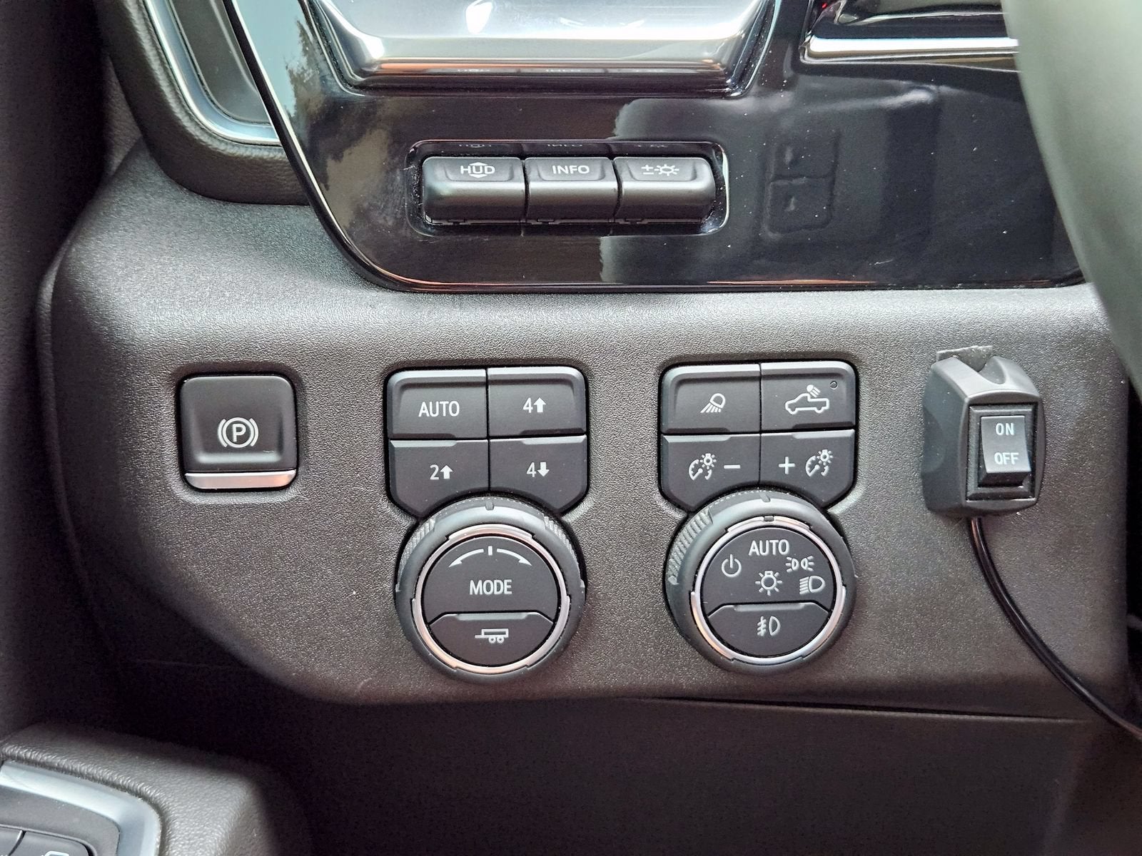 2024 Chevrolet Silverado 1500 LTZ - Photo 25