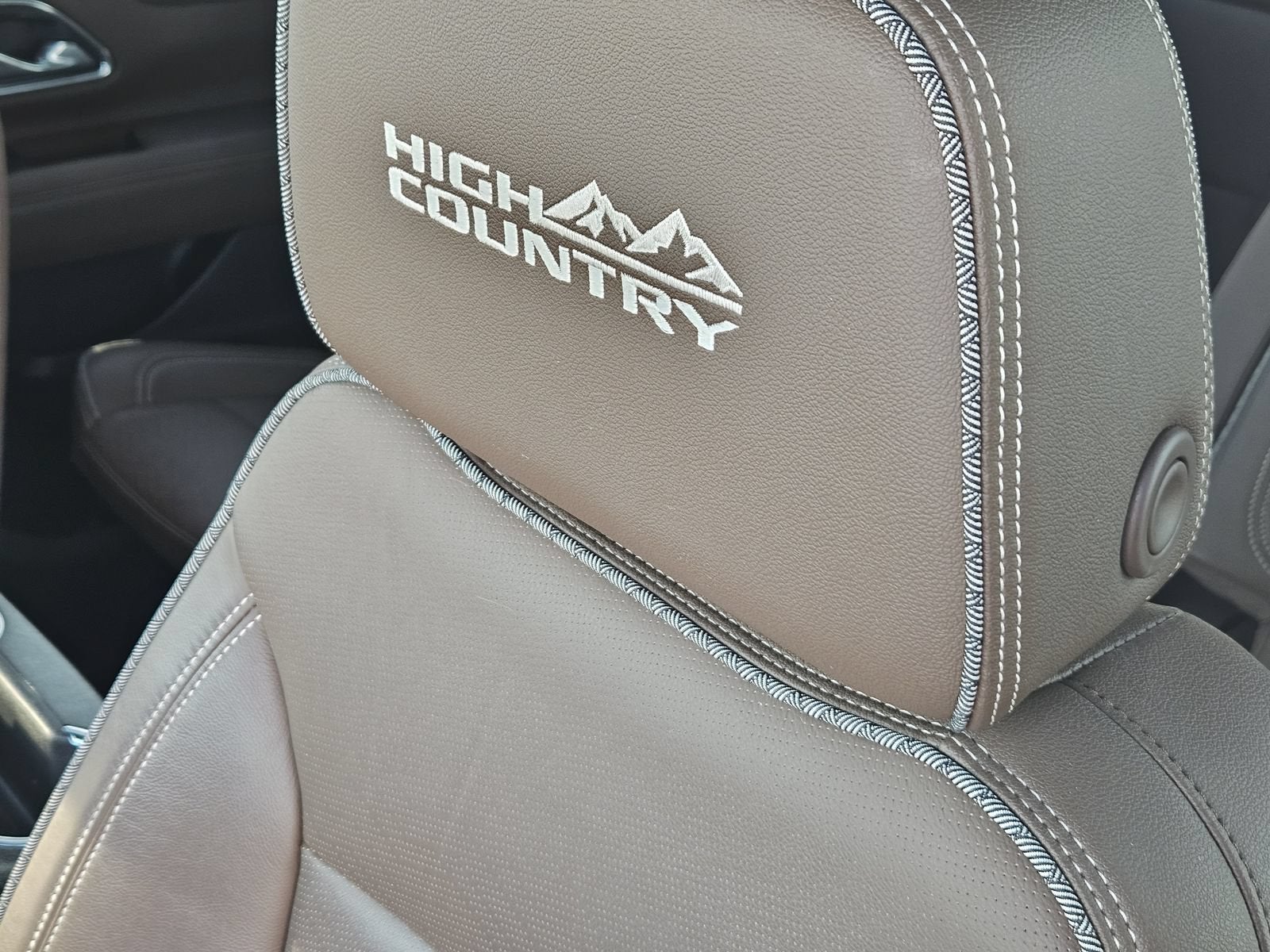 2023 Chevrolet Suburban High Country