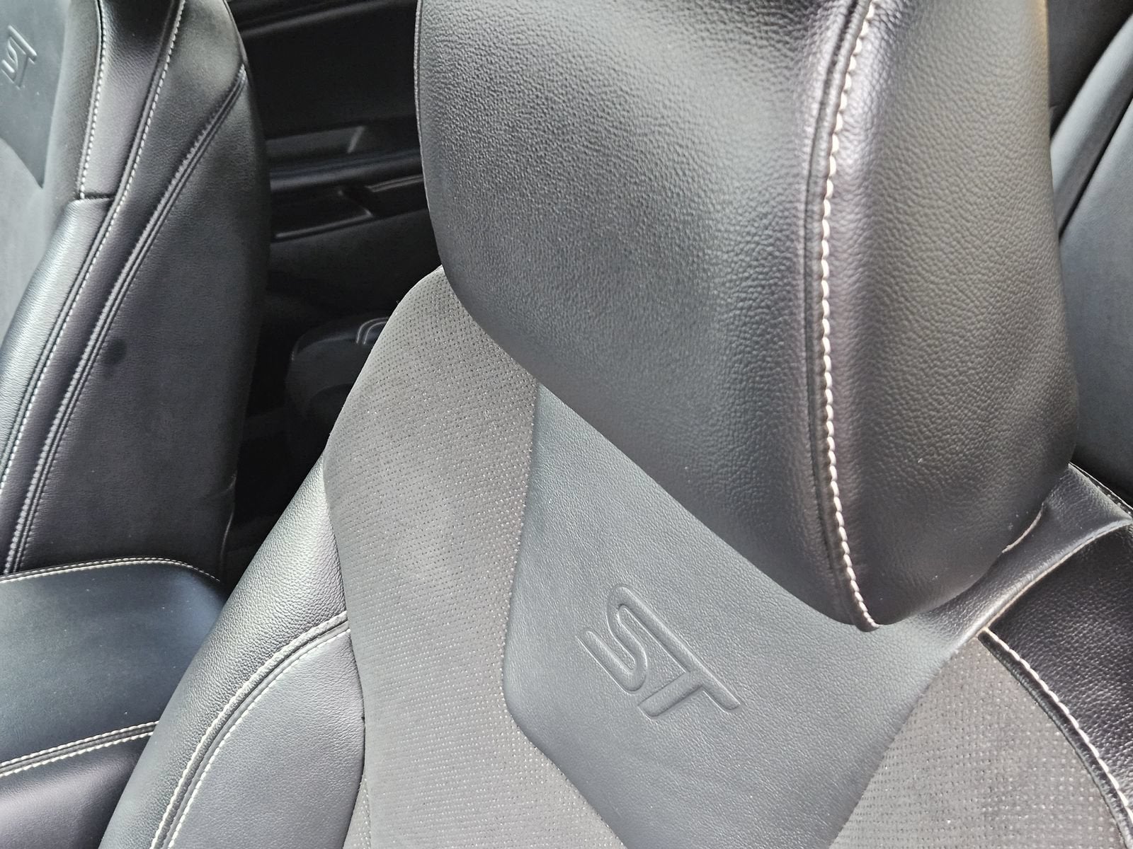 2023 Ford Edge ST - Photo 17