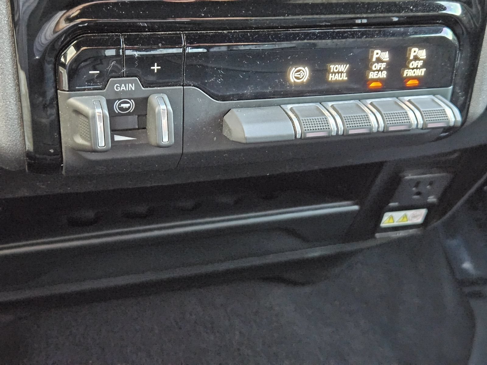 2025 RAM 2500 Tradesman Crew Cab 4x4 6'4" Box