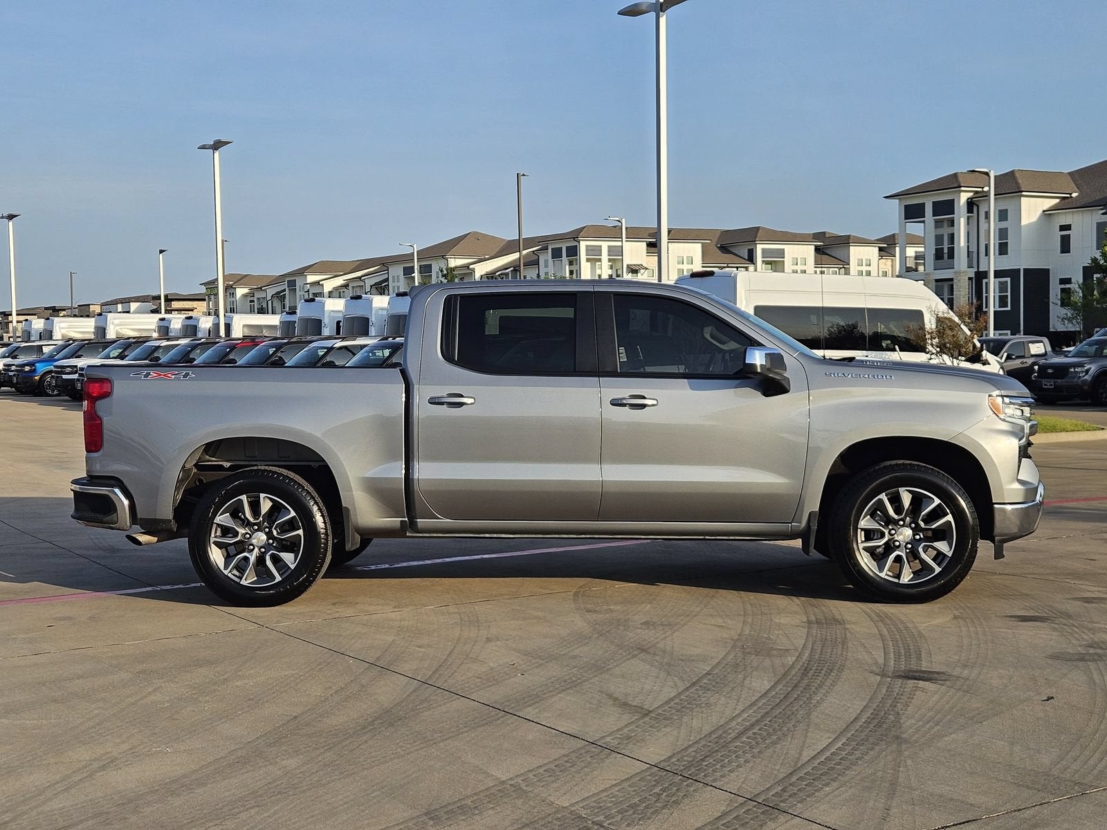 2025 Chevrolet Silverado 1500 LT (2FL)