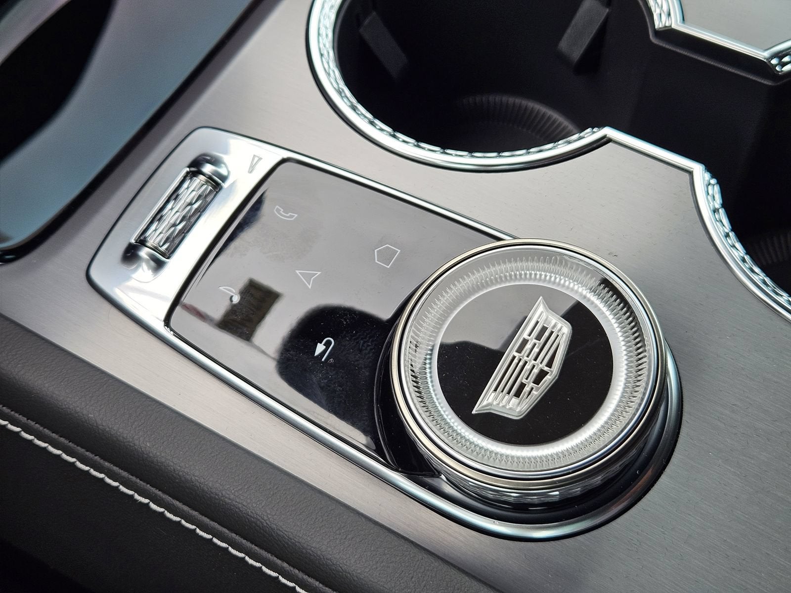 2027 Cadillac VISTIQ Sport