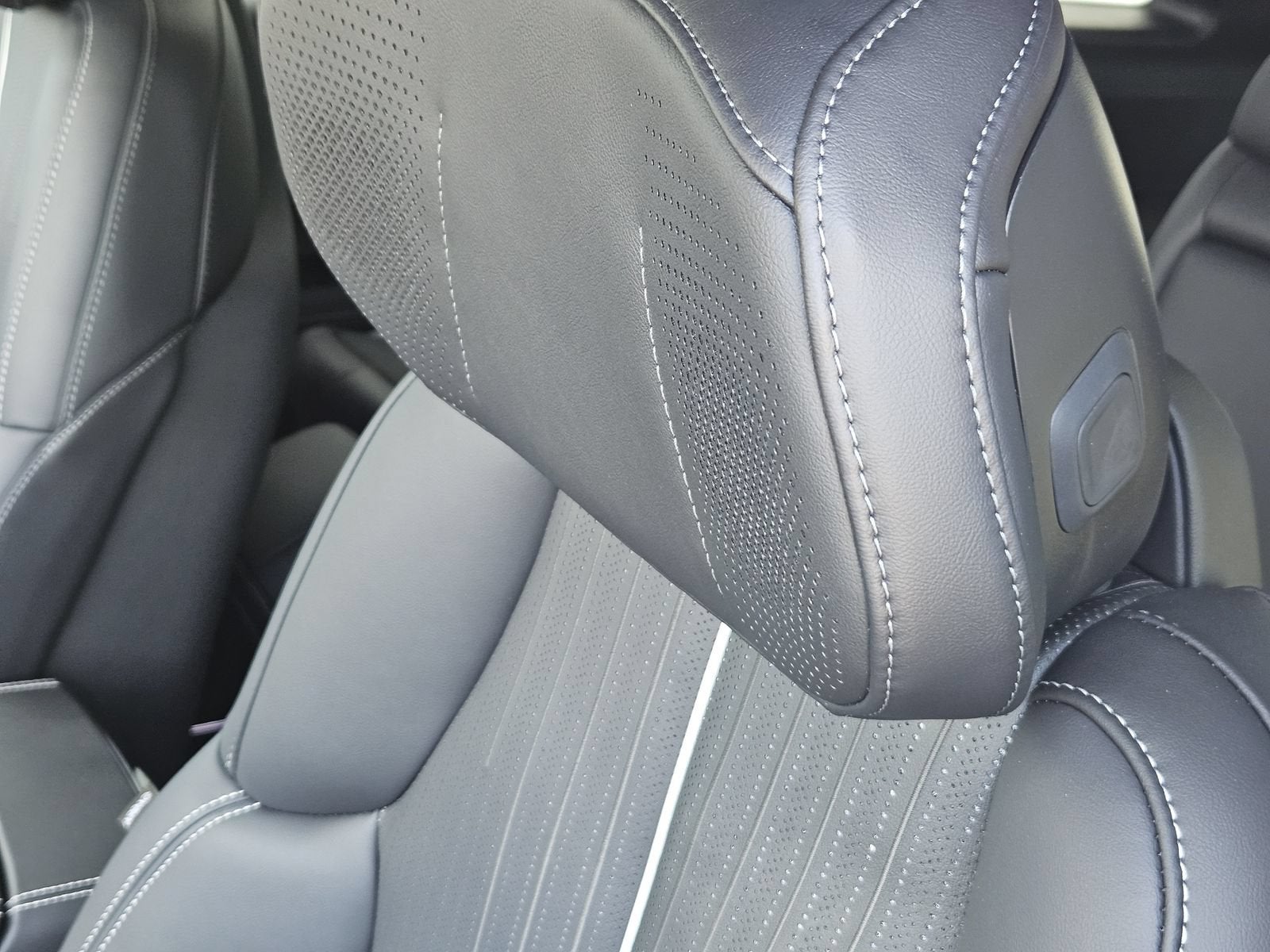 2027 Cadillac VISTIQ Sport