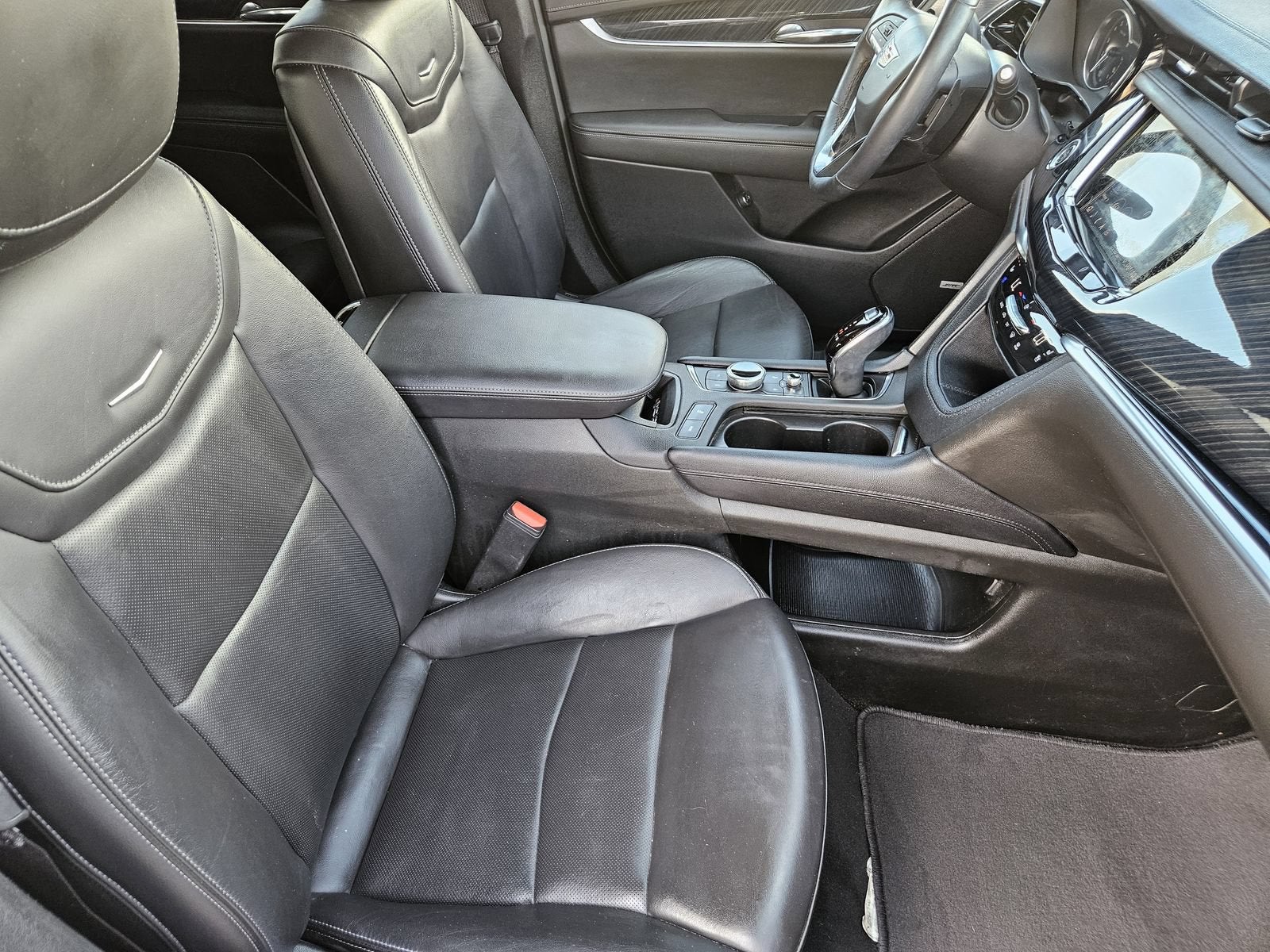2025 Cadillac XT6 Premium Luxury - Photo 17