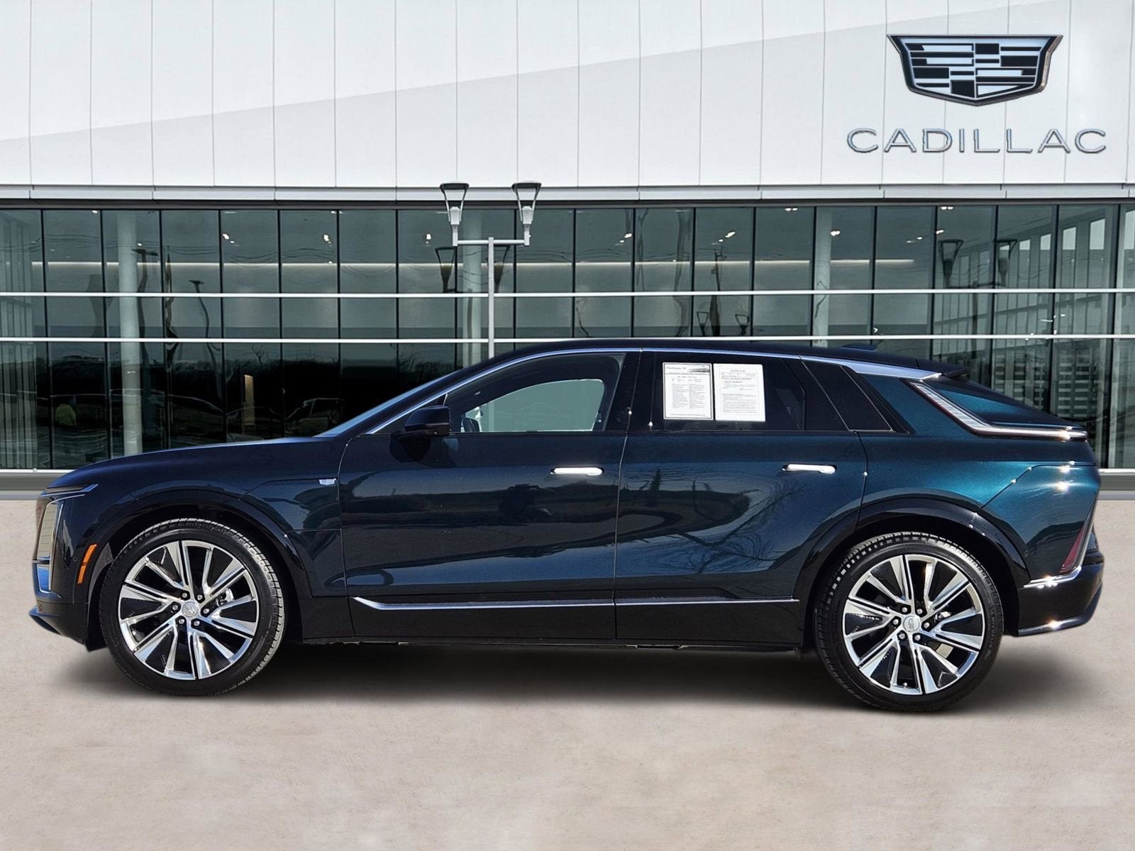 2024 Cadillac LYRIQ Luxury 3