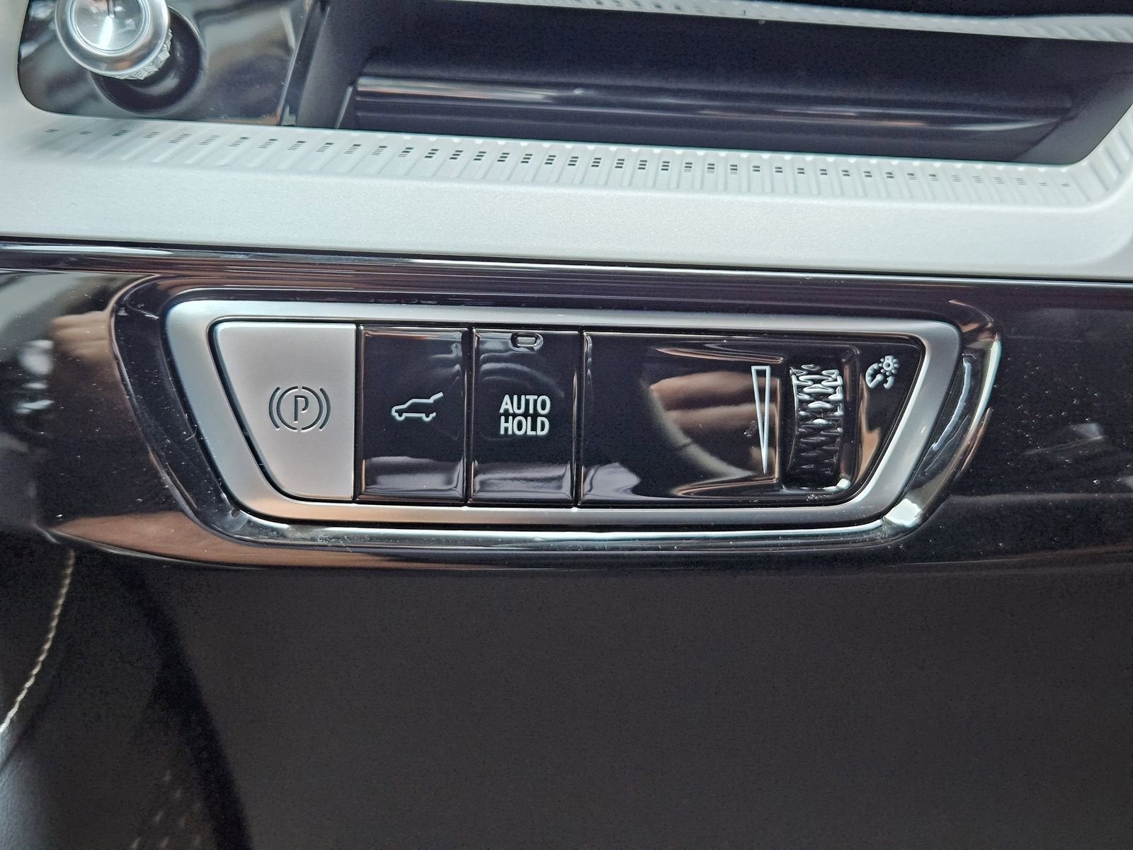 2025 Cadillac OPTIQ Luxury 1