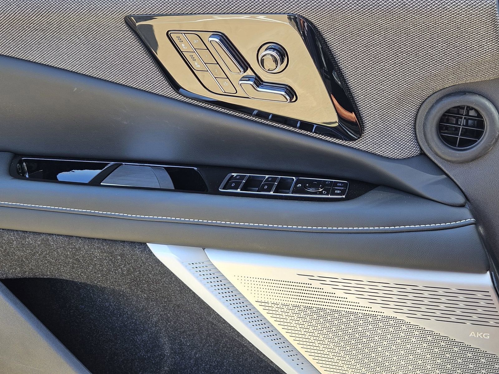 2025 Cadillac OPTIQ Luxury 1