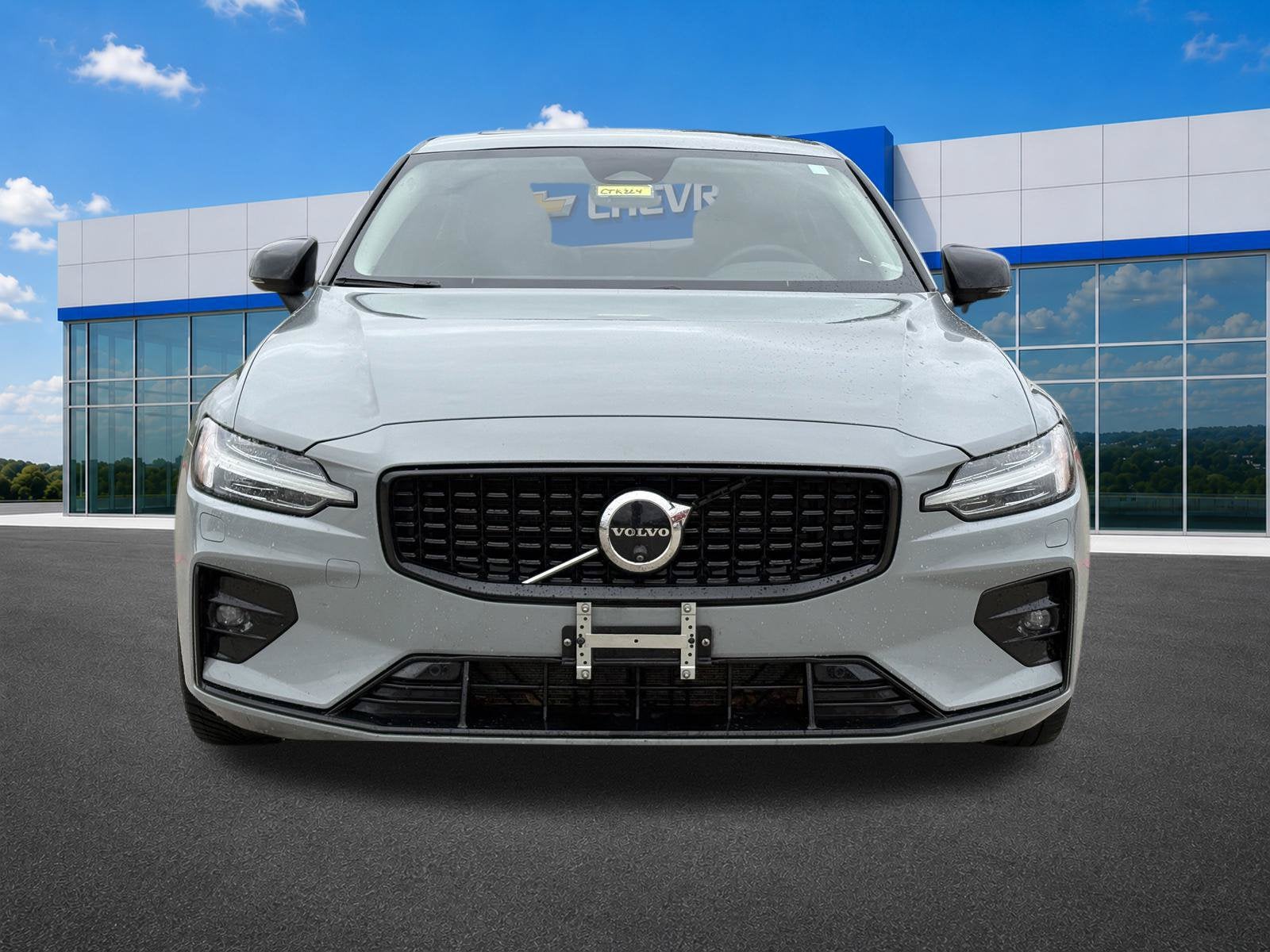2024 Volvo S60 B5 Plus Dark Theme