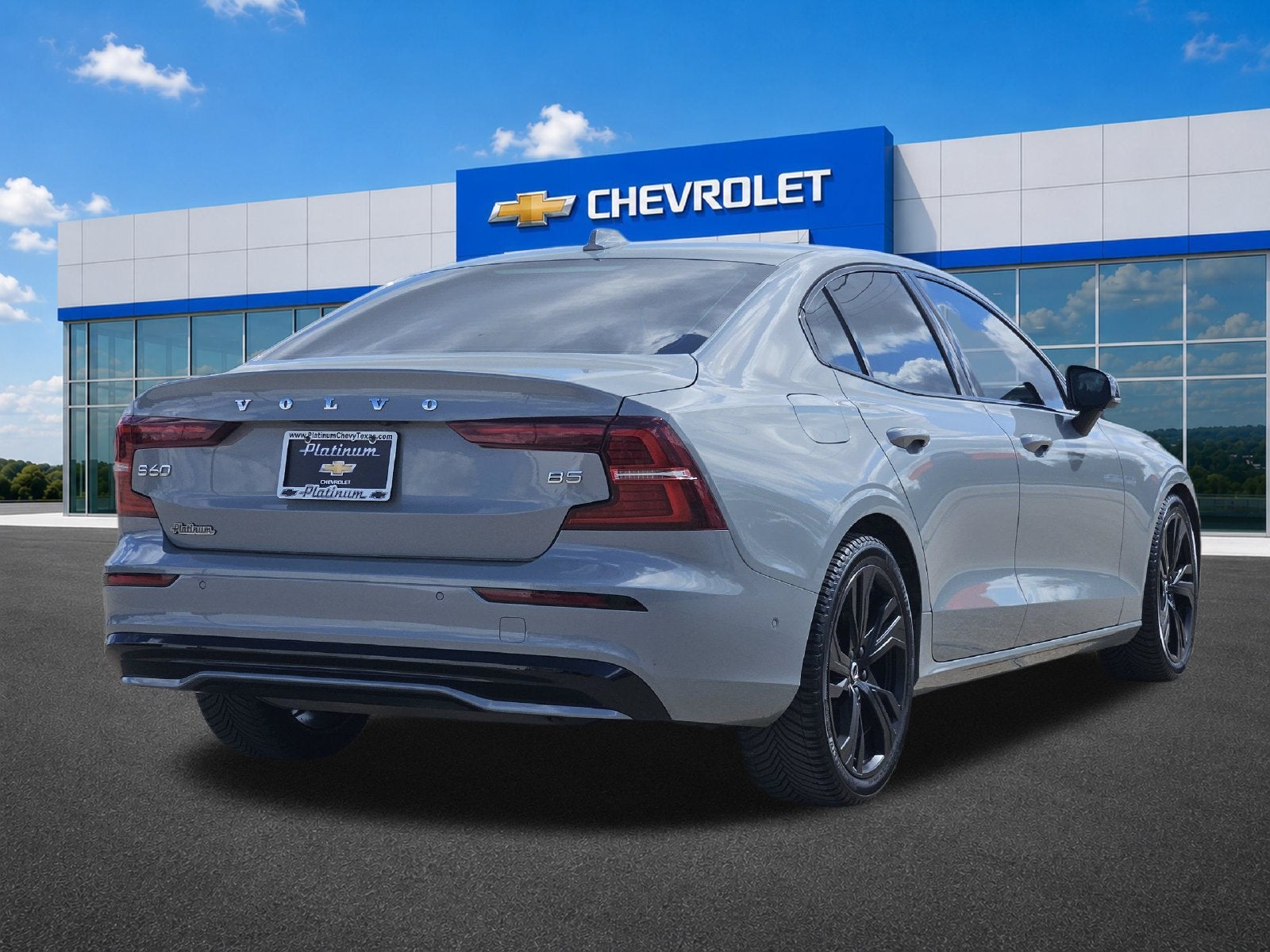 2024 Volvo S60 B5 Plus Dark Theme