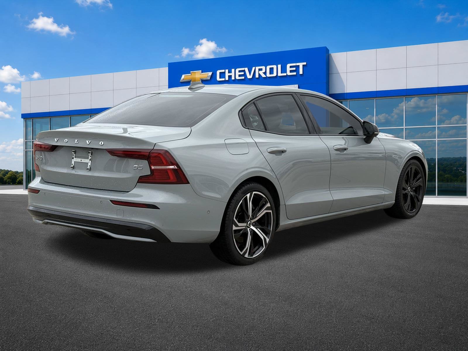 2024 Volvo S60 B5 Plus Dark Theme