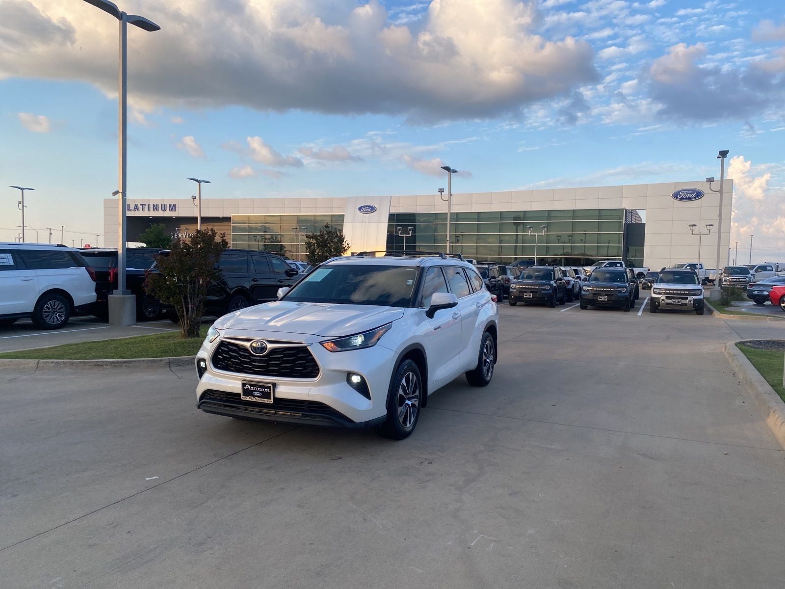 2021 Toyota Highlander Hybrid XLE