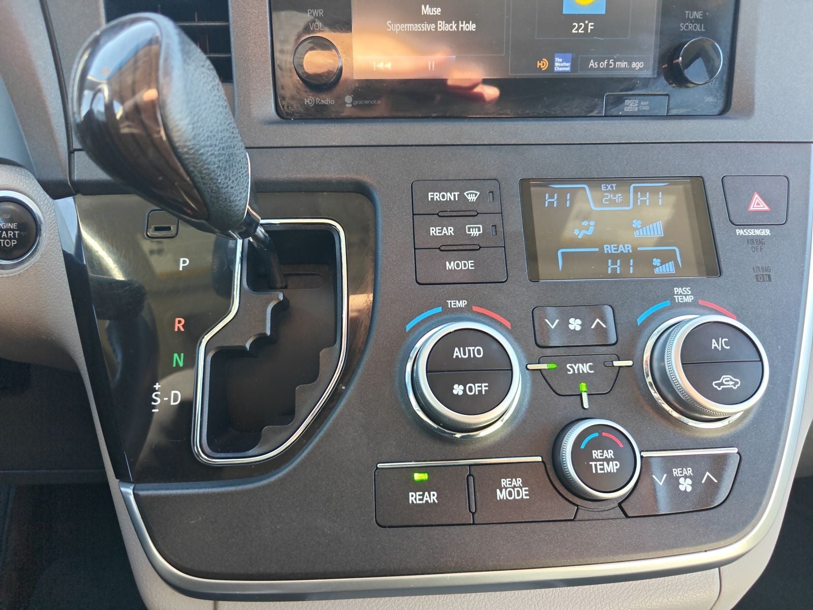 2015 Toyota Sienna XLE 8 Passenger