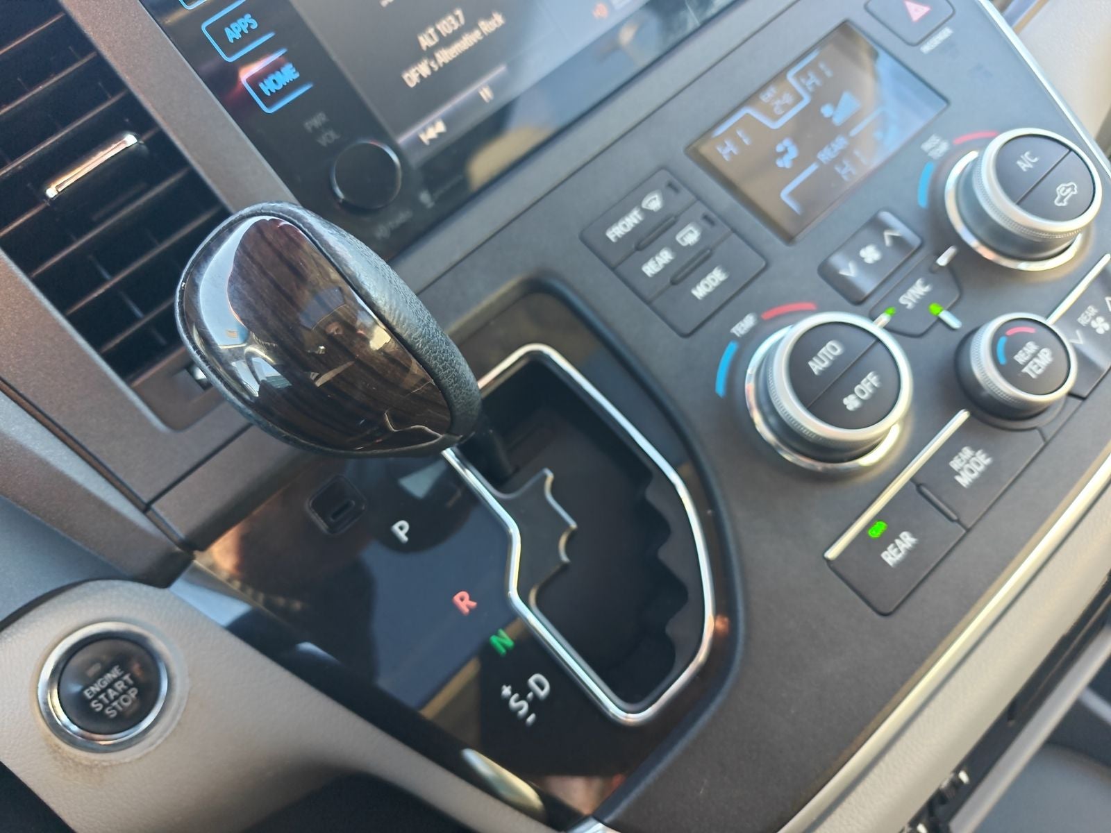 2015 Toyota Sienna XLE 8 Passenger