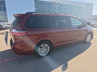 2015 Toyota Sienna XLE 8 Passenger