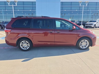 2015 Toyota Sienna XLE 8 Passenger