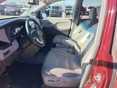 2015 Toyota Sienna XLE 8 Passenger