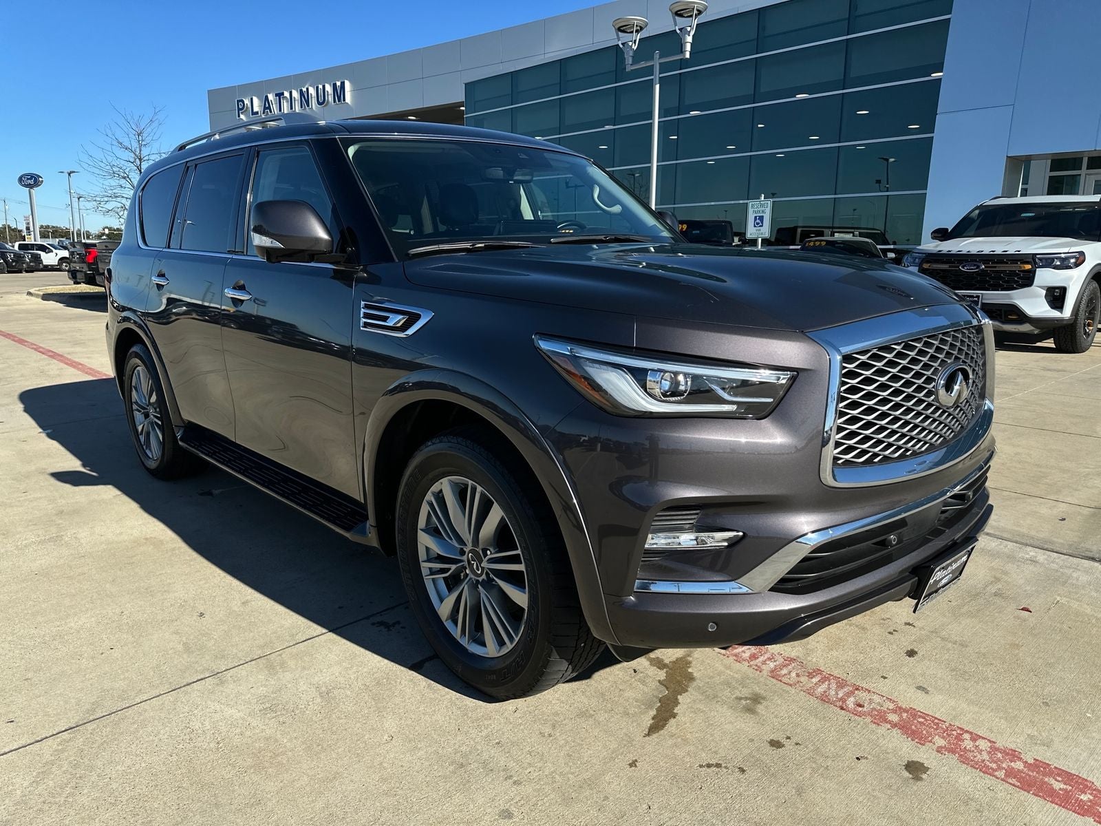 2024 INFINITI QX80 LUXE