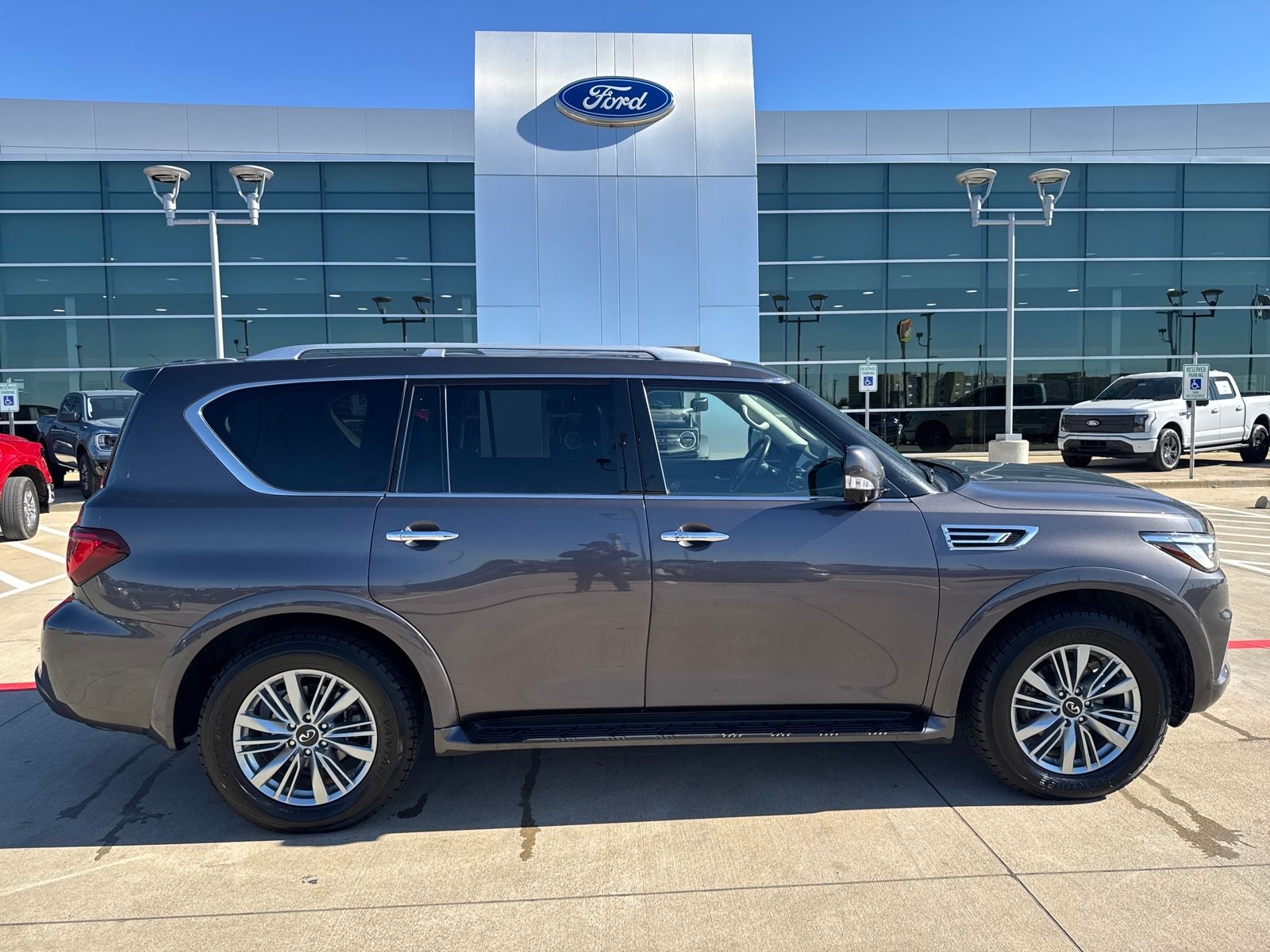 2024 INFINITI QX80 LUXE